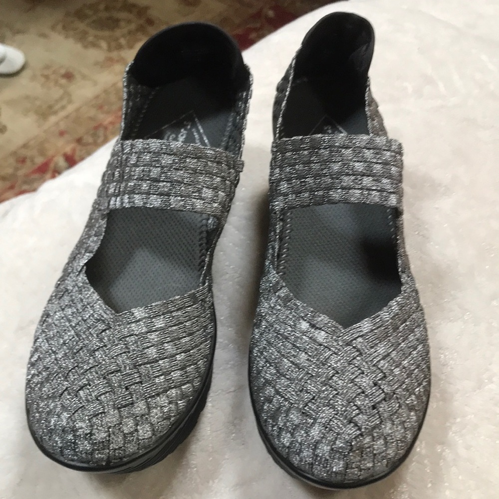 St Johns Bay lady’s shoes size 7 silver/gray